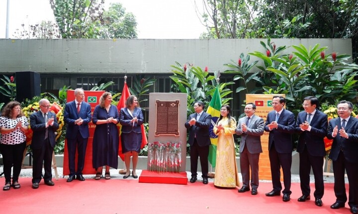 Thủ tướng dự lễ khánh thành, đặt biển kỷ niệm Chủ tịch Hồ Chí Minh tại Brazil