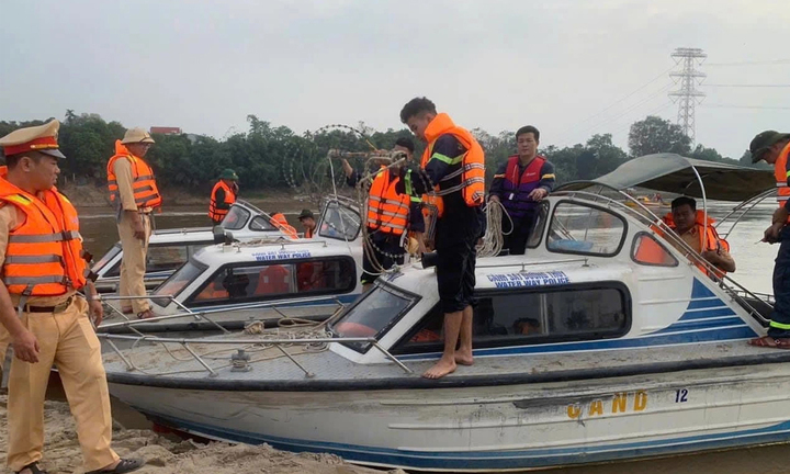 Thủ tướng yêu cầu nỗ lực tìm kiếm các học sinh mất tích ở Phú Thọ