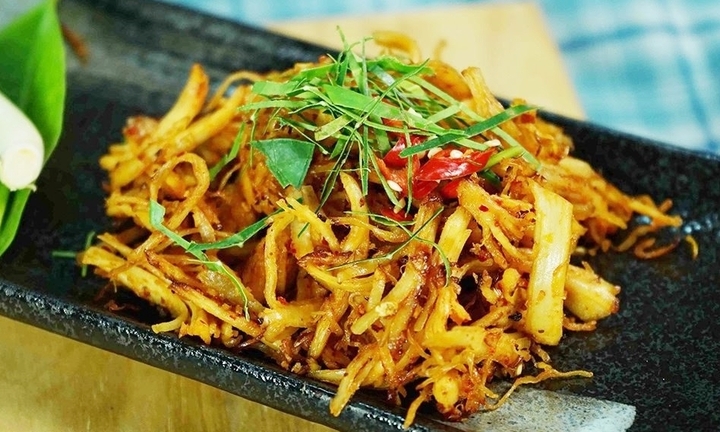 Cách làm khô gà lá chanh đơn giản tại nhà