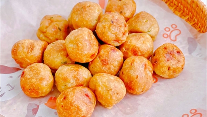 Cách làm cá viên chiên bí đỏ đơn giản
