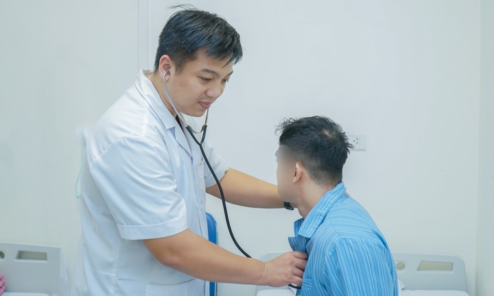 Tập luyện quá sức, huấn luyện viên thể hình nhồi máu cơ tim 