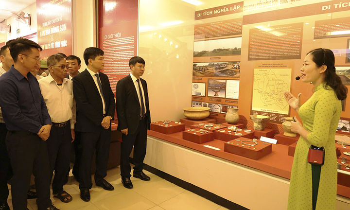 Khai mạc trưng bày văn hóa Đông Sơn và tinh hoa cổ vật Vĩnh Phúc