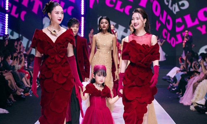 Mẫu nhí 5 tuổi Gia Hân diễn thời trang cùng dàn nghệ sĩ nổi tiếng của VFC