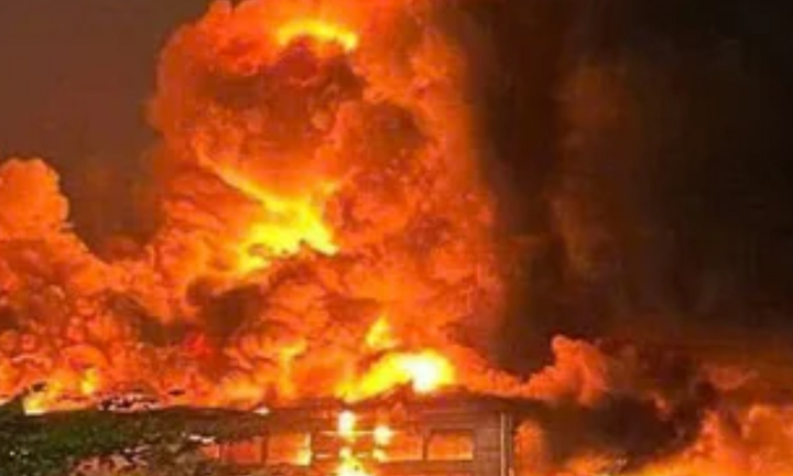 Hải Phòng: Nhà xưởng cháy ngùn ngụt trong đêm, nhiều tài sản bị thiêu rụi