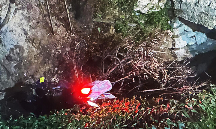 Xe máy lao xuống mương nước, 4 người trong gia đình thiệt mạng