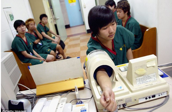 Cố tình ăn đến phát phì để trốn nghĩa vụ, thanh niên Hàn Quốc lĩnh án tù