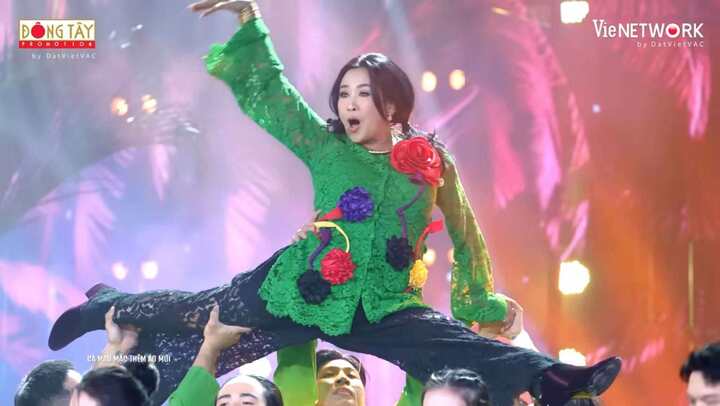 Bị chỉ trích khi hát 'Áo mới Cà Mau', NSND Thanh Lam lên tiếng