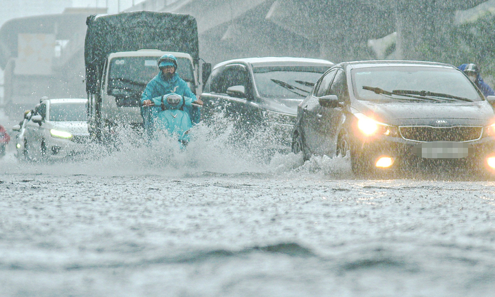 Dự báo thời tiết 10 ngày trên cả nước và thời điểm mưa lũ miền Trung giảm dần