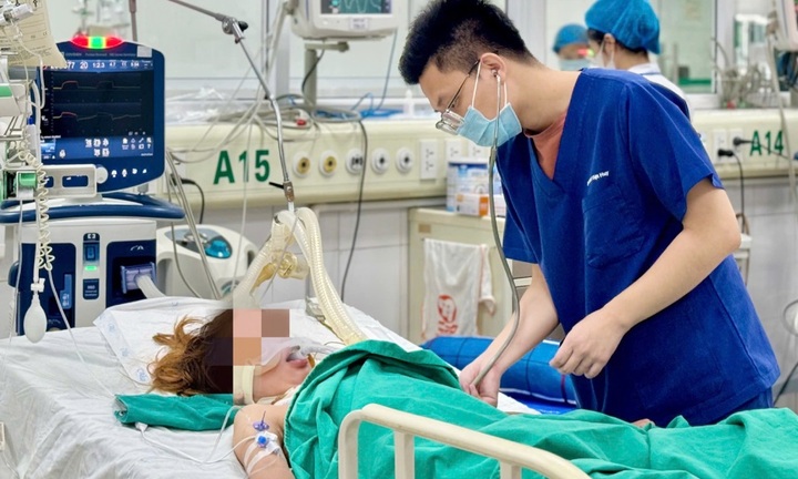 Nhập viện thở máy sau khi bị mò đốt