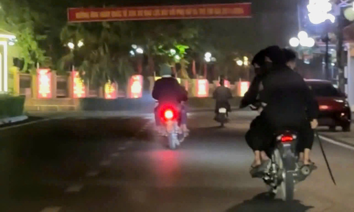 Bắt giữ 11 thanh thiếu niên mang kiếm sang huyện khác chém người đi đường