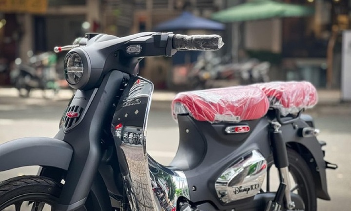 Honda Super Cub phiên bản Disney giá hơn 200 triệu đồng tại Việt Nam