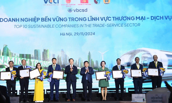 Công bố Top 100 doanh nghiệp phát triển bền vững tại Việt Nam năm 2024