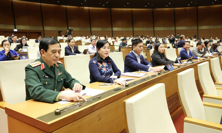 Bốn chính sách về lương thưởng, tăng tuổi nghỉ hưu có hiệu lực từ tháng 12