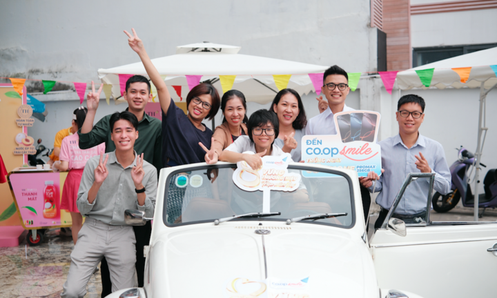 Co.opSmile tổ chức 2 ngày roadshow dạo quanh thành phố mừng sinh nhật lần thứ 8