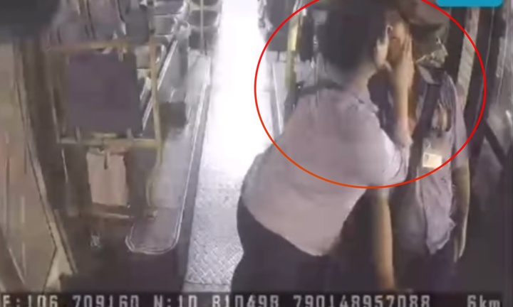 TP.HCM: Tài xế xe buýt đột quỵ khi đang dừng chờ đèn đỏ