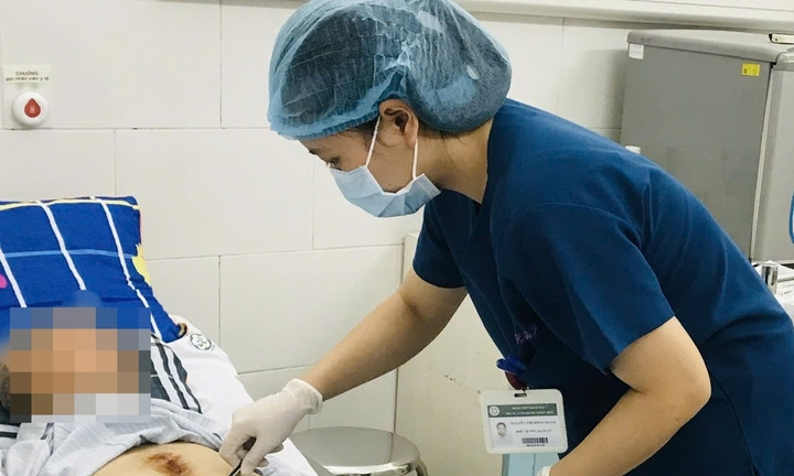 Từng 'quan hệ ngoài luồng', 10 năm sau phát hiện nhiễm HIV