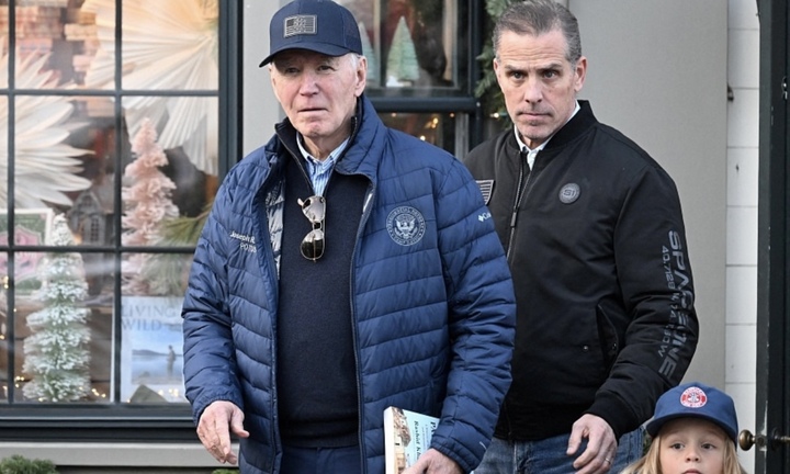 Tổng thống Biden ân xá cho con trai