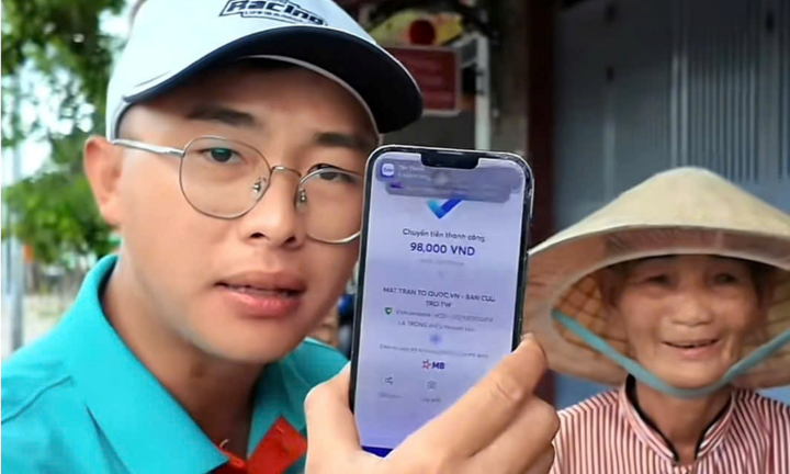 Ấm lòng clip cụ bà lượm ve chai ủng hộ vùng lũ từ tài khoản Chú Ba Lang Thang