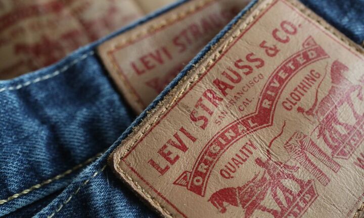 Tại sao cạp quần jeans lại có nhãn da?
