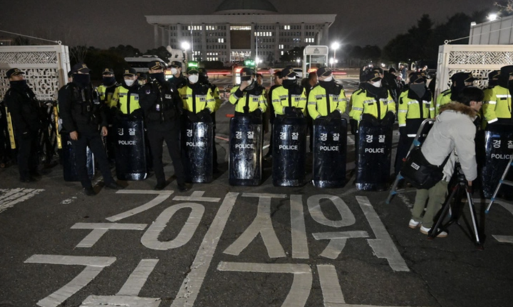 Hàn Quốc dỡ bỏ thiết quân luật, điều gì xảy ra tiếp theo?