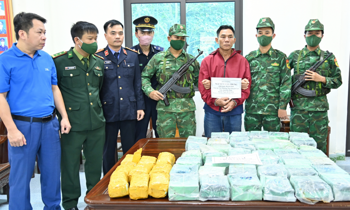 Vận chuyển 52kg ma túy lấy 200 triệu đồng, người đàn ông bị bắt