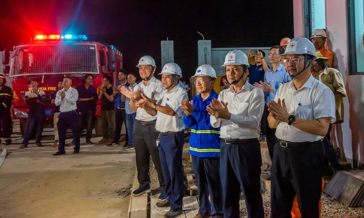 Ngành điện miền Nam xuyên đêm đưa các công trình điện trọng điểm về đích