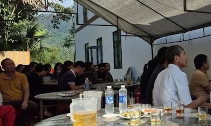 Va chạm với ô tô, hai bố con thầy giáo ở Quảng Bình chết thương tâm