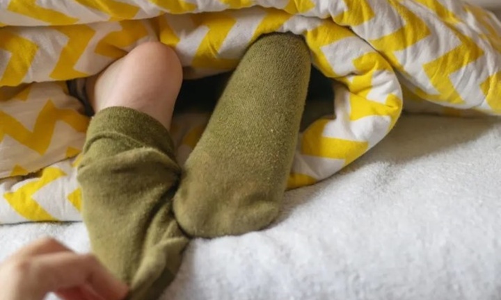 Nghiên cứu giúp bạn trả lời cho câu hỏi 'Đi ngủ có nên mang tất'