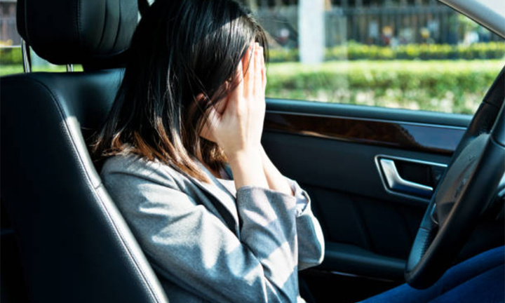 Cả xóm mừng khi vợ tôi bán ô tô