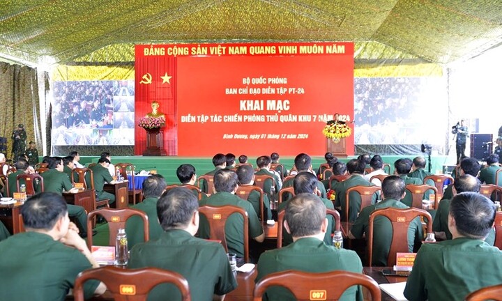 Truy thăng quân hàm 12 liệt sĩ hy sinh trong diễn tập phòng thủ Quân khu 7