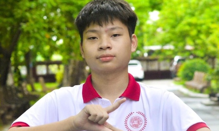 Cú ngược dòng ngoạn mục giúp nam sinh Huế giành vòng nguyệt quế