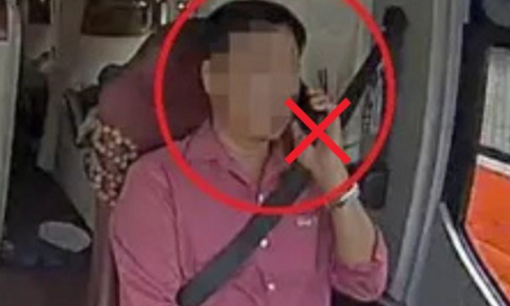 Xử phạt loạt tài xế ngang nhiên sử dụng điện thoại khi cầm lái 