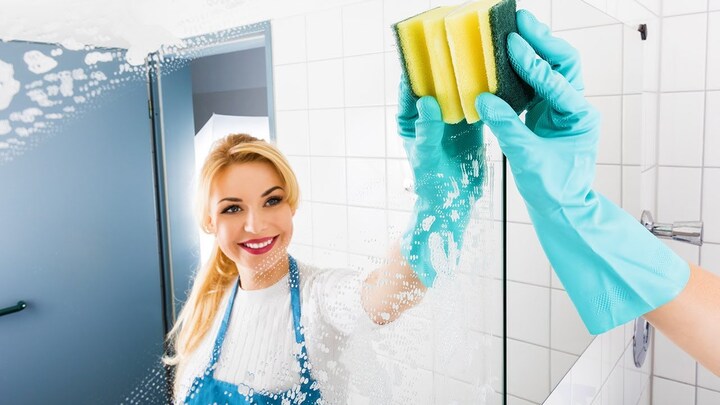 Lau gương nhà tắm bằng dung dịch này, gương sáng bóng như mới