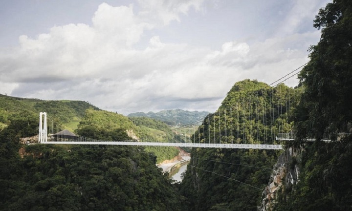 Chiêm ngưỡng cầu kính Bạch Long - cây cầu kính dài nhất thế giới