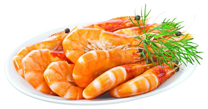 Vì sao tôm sống màu xanh xám nhưng khi nấu chín có màu đỏ?