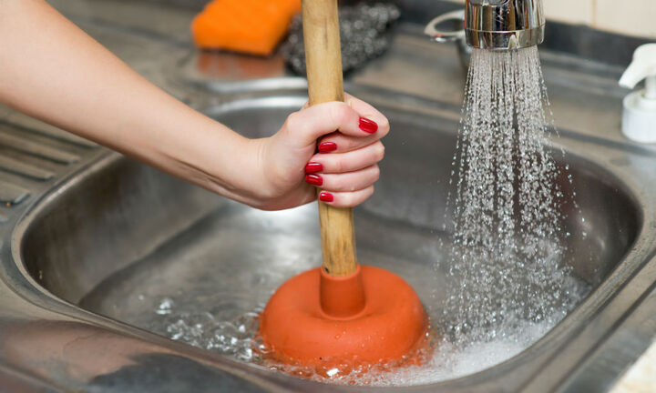 Cách thông tắc cống đơn giản mà cực kỳ hiệu quả