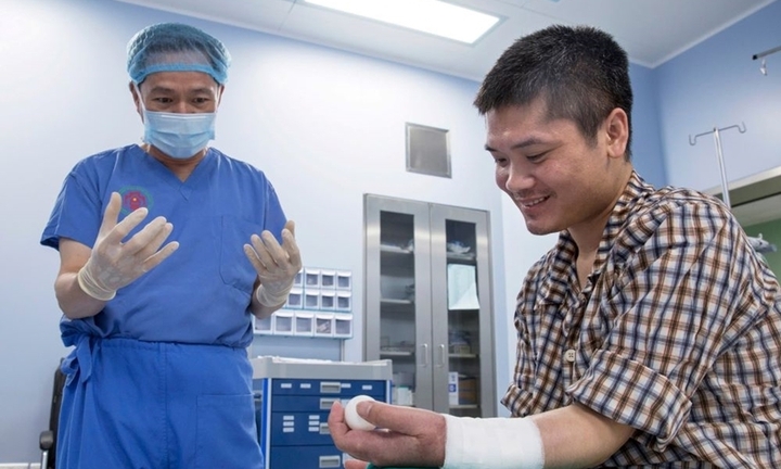 Vị giáo sư 'mở đường' đưa kỹ thuật ghép chi thể về Việt Nam