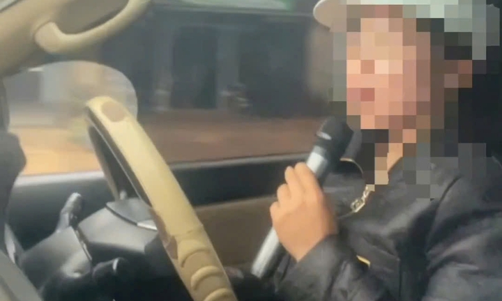 Lời khai của người phụ nữ ở Đắk Lắk vừa lái ô tô vừa cầm mic hát karaoke