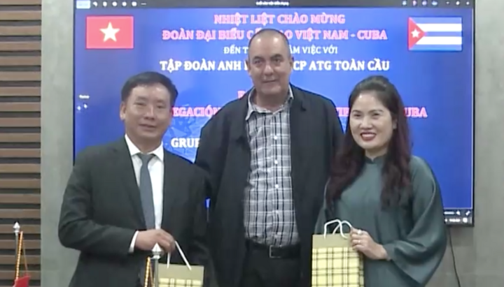 Bộ trưởng Bộ Nông nghiệp Cuba thăm nhà máy phân bón NPK tháp cao tại Việt Nam