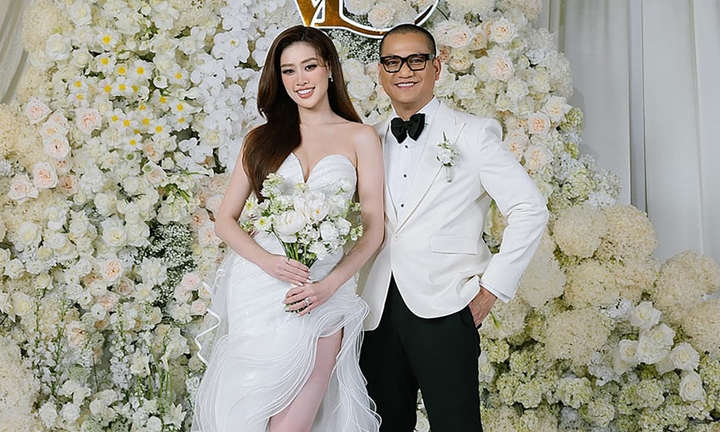 Không gian cưới tràn ngập hoa tươi của Hoa hậu Khánh Vân