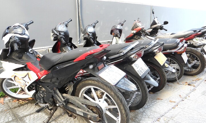 Theo quy định mới nhất, sang tên xe máy có cần đổi biển số xe?