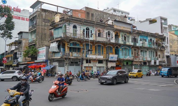 TP.HCM: Cận cảnh chung cư xuống cấp trầm trọng bị yêu cầu phá dỡ khẩn cấp