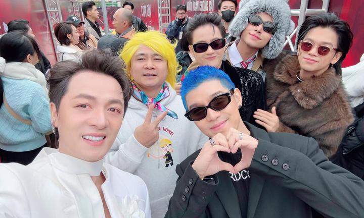 Fan vây kín dàn anh tài trước đêm diễn 'Anh trai vượt ngàn chông gai'