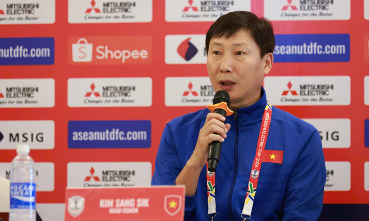 Trực tiếp họp báo Việt Nam vs Indonesia: HLV Kim Sang-sik nói gì?