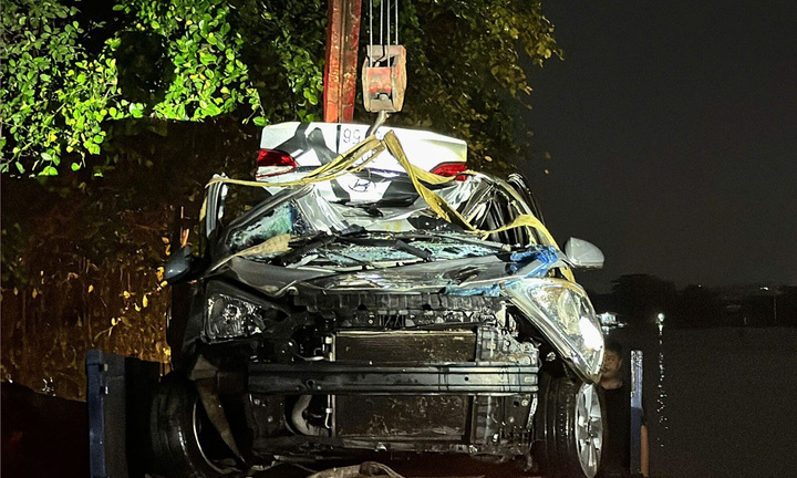 Tìm thấy thi thể nữ tài xế, xuyên đêm trục vớt ô tô rơi sông Đồng Nai