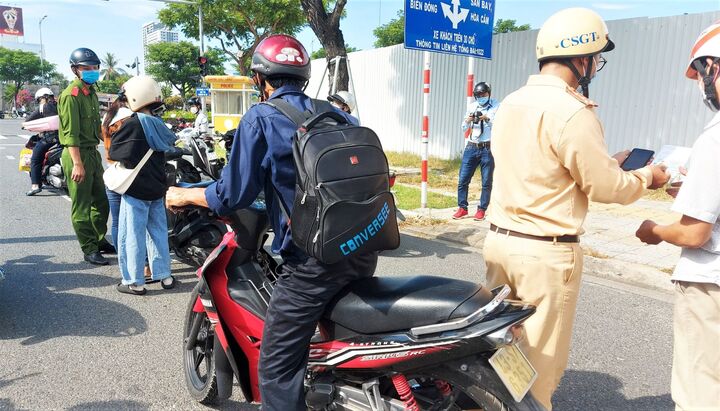 Nhờ người khác đi nộp phạt vi phạm giao thông cần giấy tờ gì?