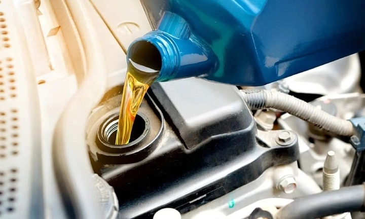Tác hại khi sử dụng dầu nhớt ô tô cho xe máy 