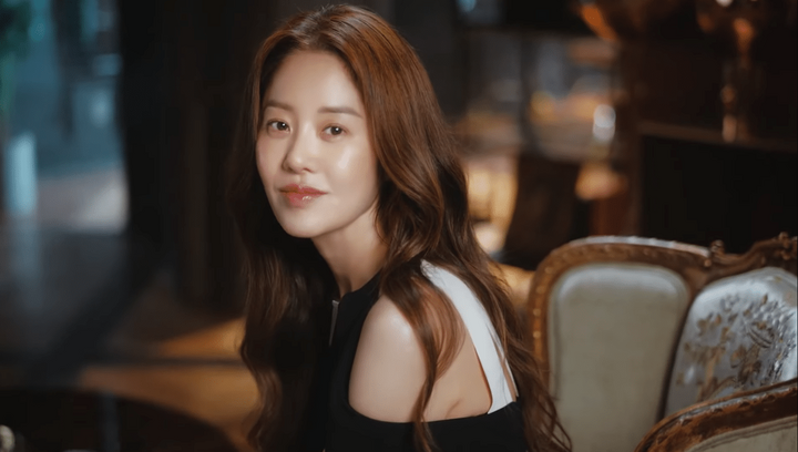 Sao Hàn 17/12: 'Á hậu bị Samsung ruồng bỏ' ngất xỉu liên tục, phải cấp cứu