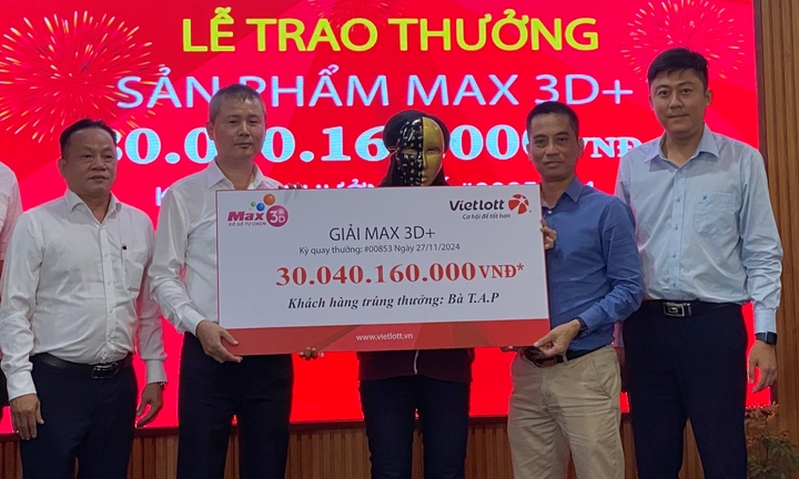 Người phụ nữ ở TP.HCM trúng cùng lúc 30 giải đặc biệt Vietlott