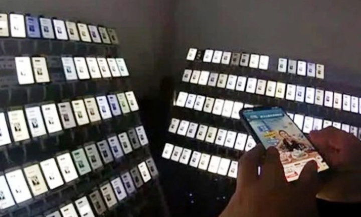 Săn phần thưởng, người đàn ông dùng 400 điện thoại để xem livestream